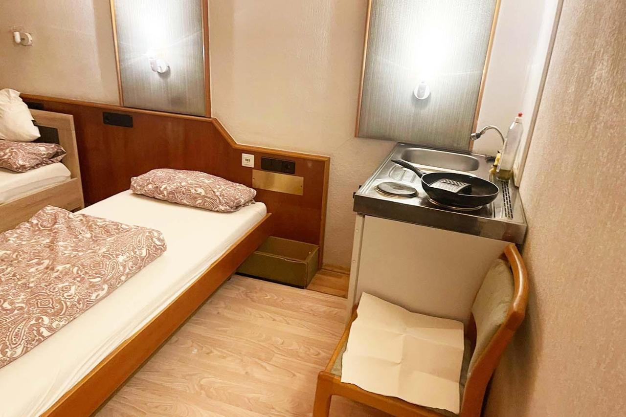 One Room Apartment In Bergisch Gladbach Esterno foto
